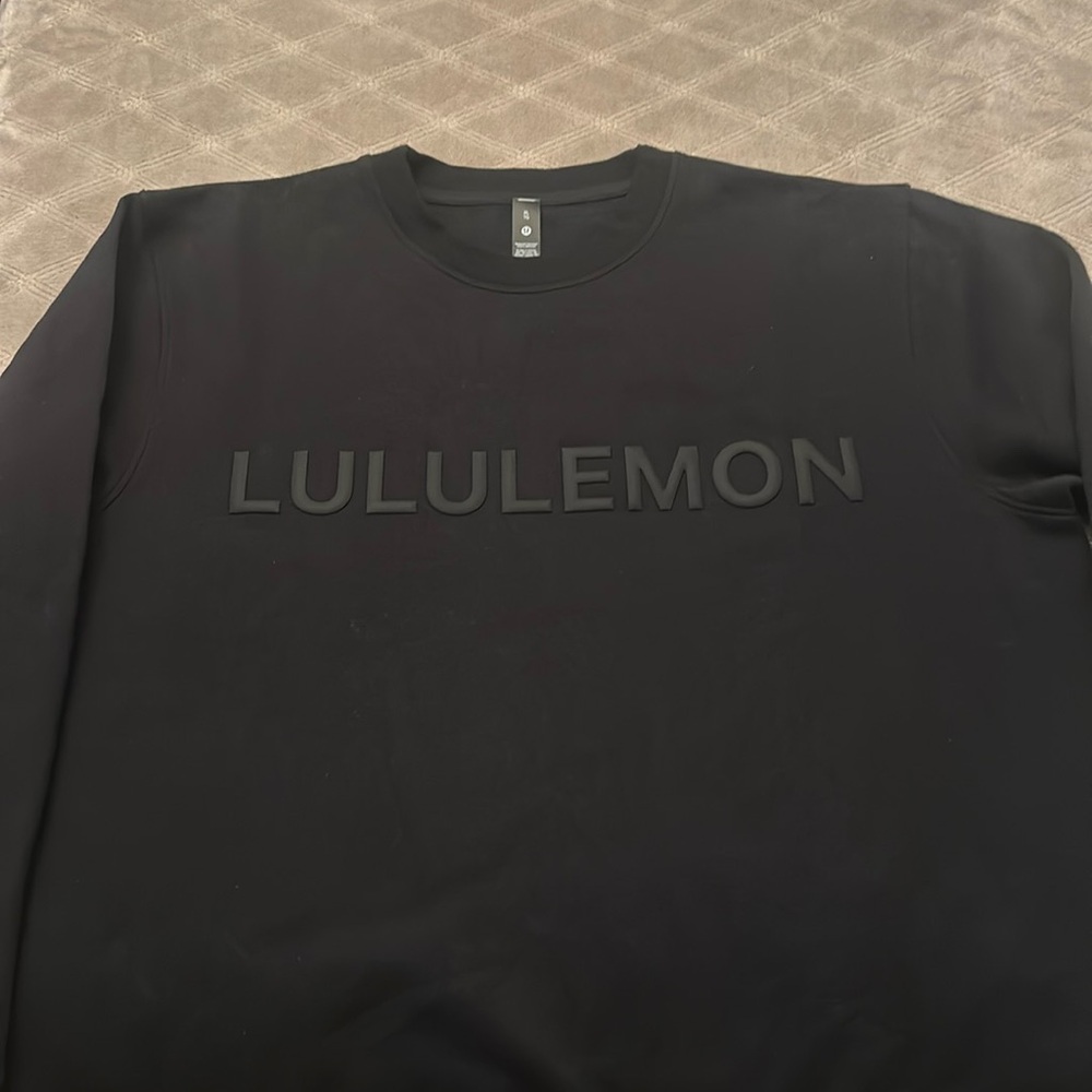 Black lululemon crew neck sweatshirt